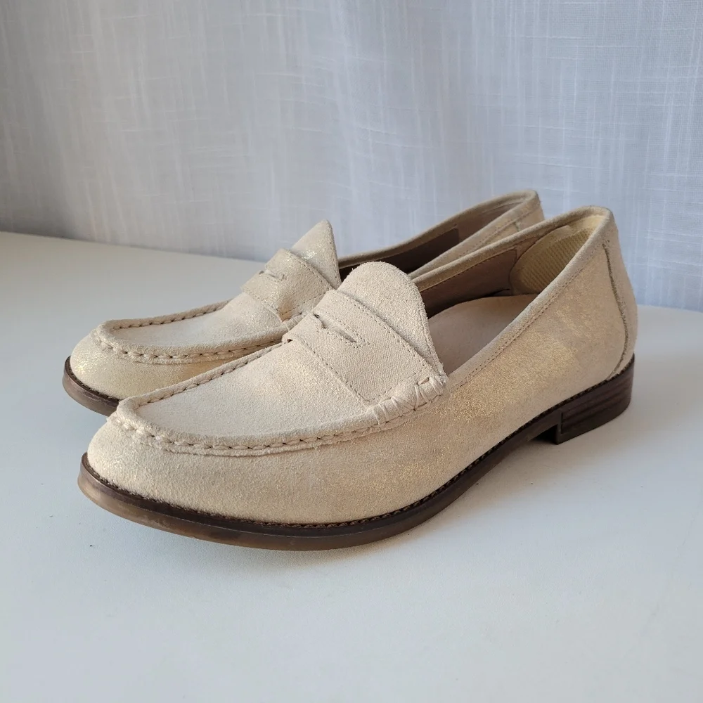 Vionic women's Waverly loafers in cream and gold size 7